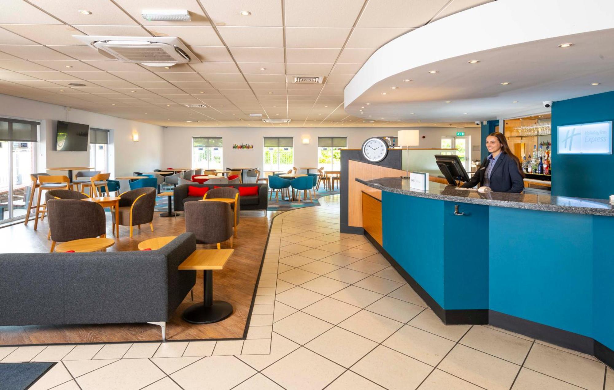 Holiday Inn Express Gloucester - South, An Ihg Hotel Ngoại thất bức ảnh